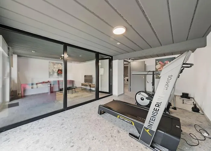 Villa66 Private Bedroom 5 - Shared Kitchen Roeser